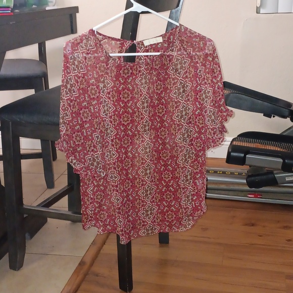 See-through red blouse with pattern design - Picture 1 of 1